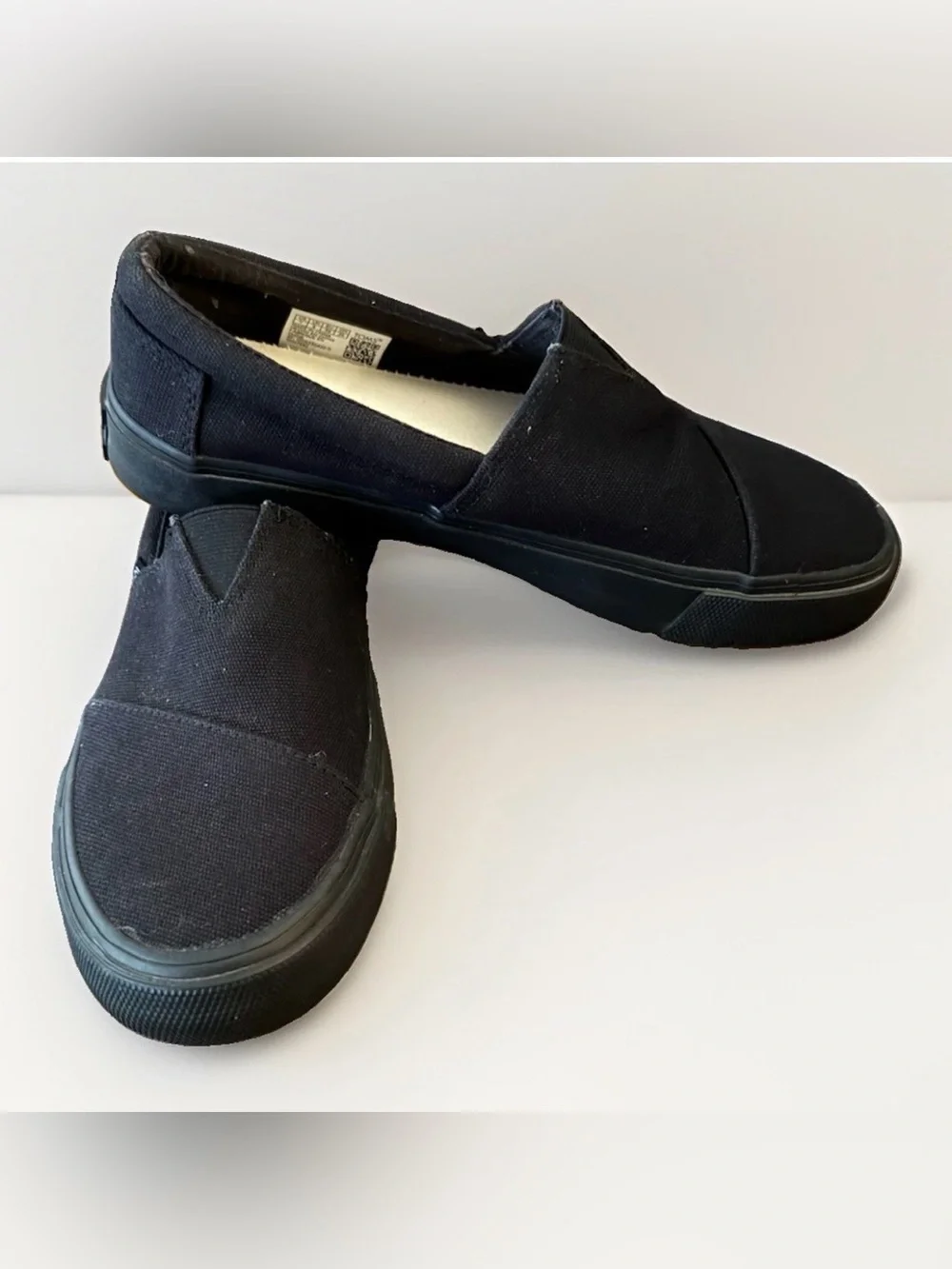 TOMS Black Canvas Slip-On Deck Shoes Men’s 7 NWOB **Free Shipping**